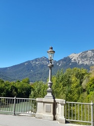 Saalachbrücke mit historischer Leuchte