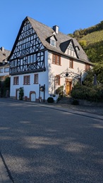 Weingut Bindges, direkt gegenüber dem Campingplatz