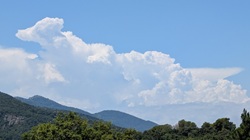 Besondere Wolkenfornation - ähnelt einem Windhund